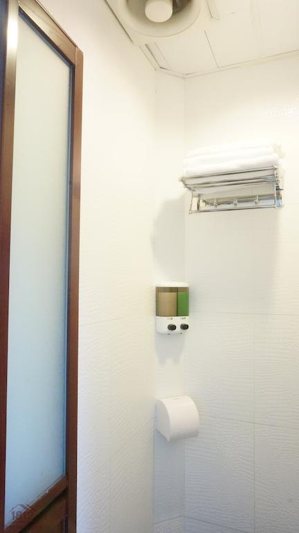 Kowloon Mongkok 1812 Guest House Hong Kong Exterior photo