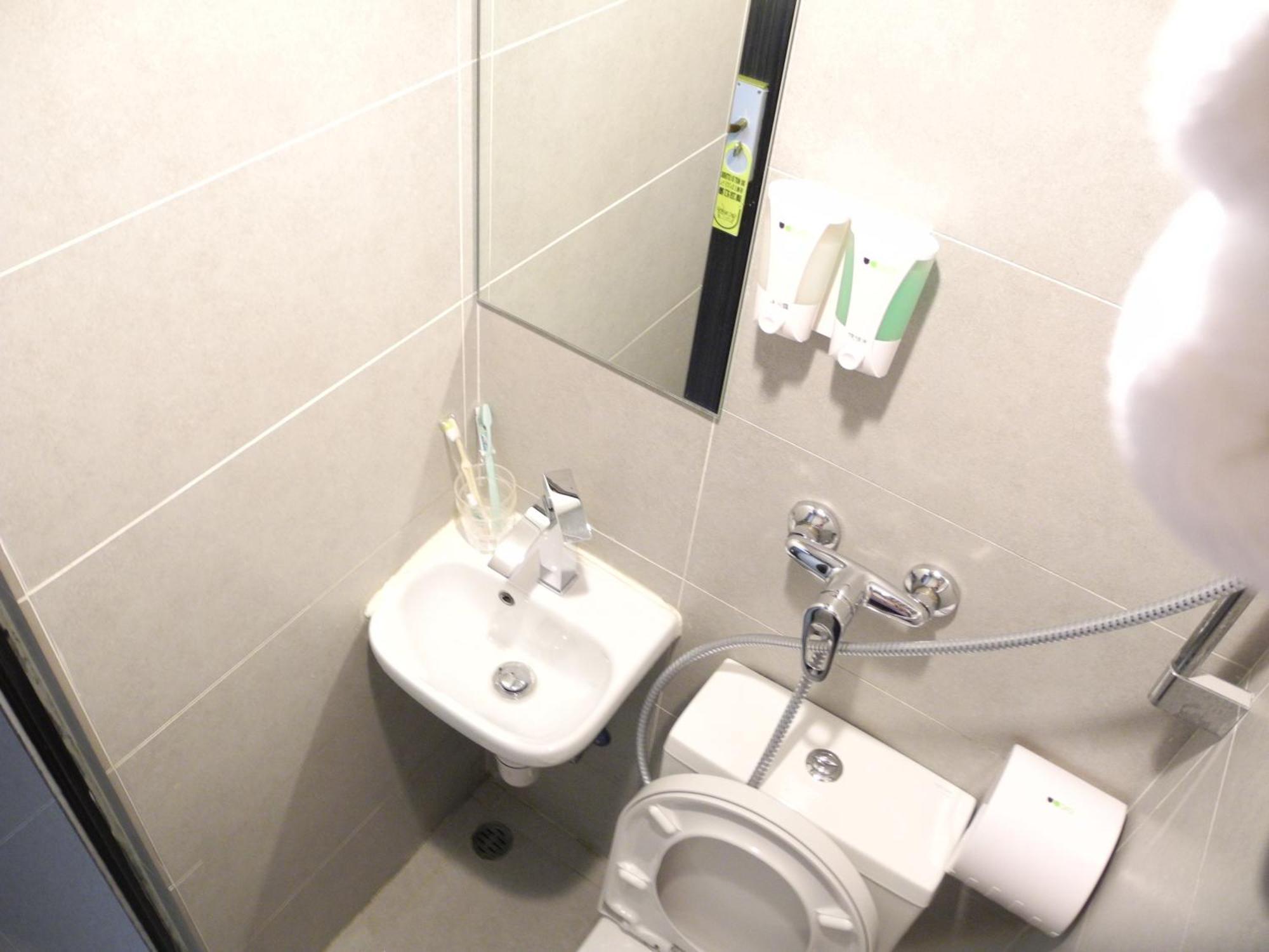 Kowloon Mongkok 1812 Guest House Hong Kong Room photo