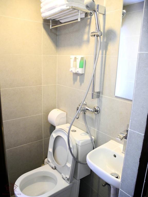 Kowloon Mongkok 1812 Guest House Hong Kong Room photo