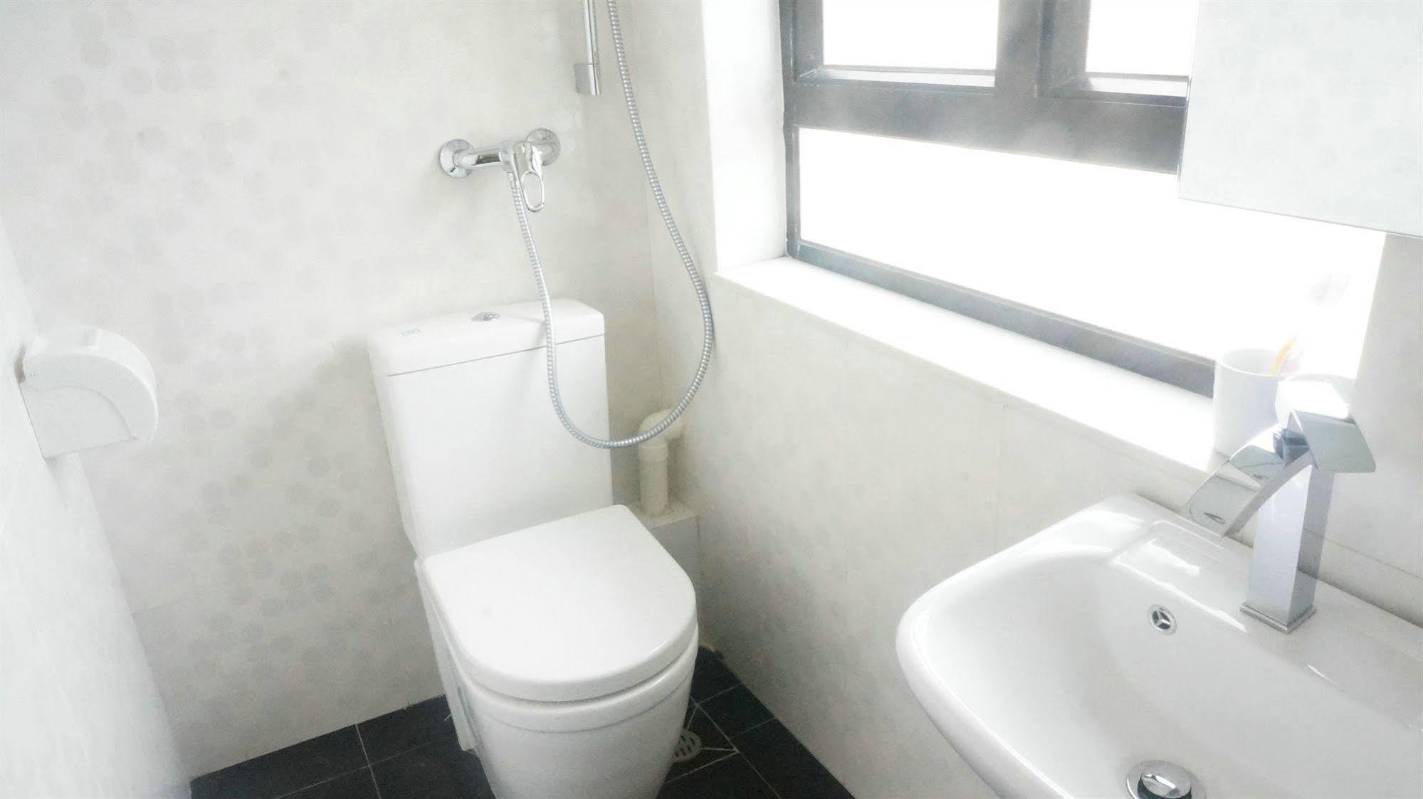 Kowloon Mongkok 1812 Guest House Hong Kong Exterior photo
