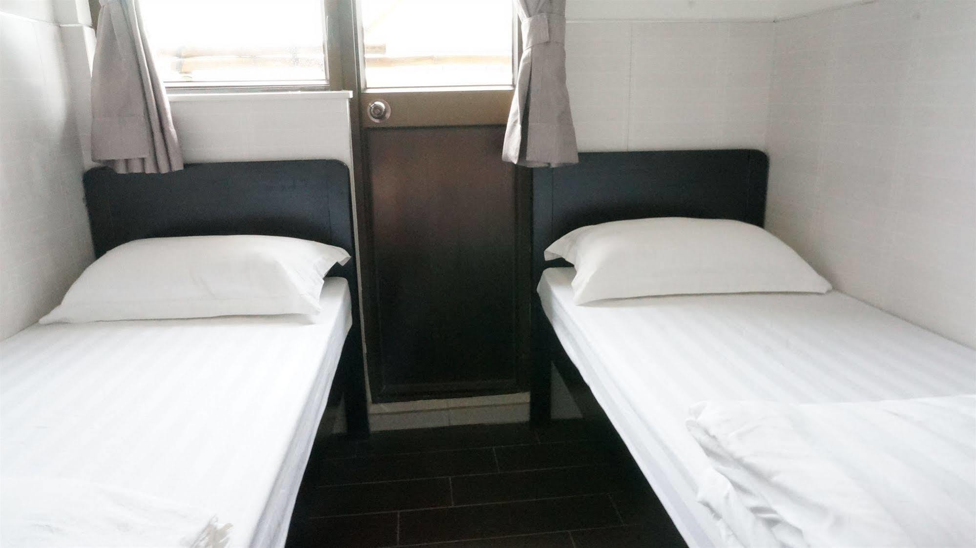 Kowloon Mongkok 1812 Guest House Hong Kong Exterior photo