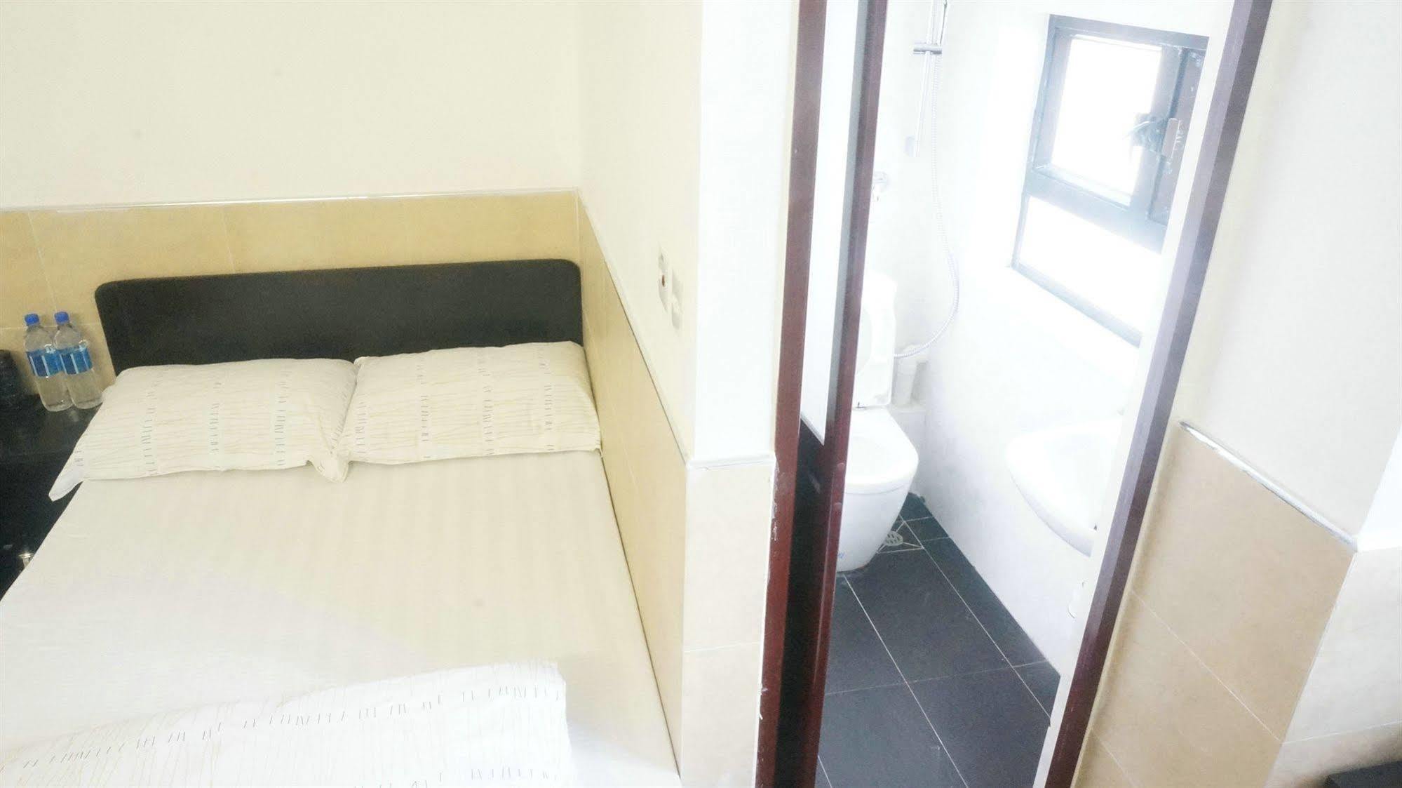 Kowloon Mongkok 1812 Guest House Hong Kong Exterior photo